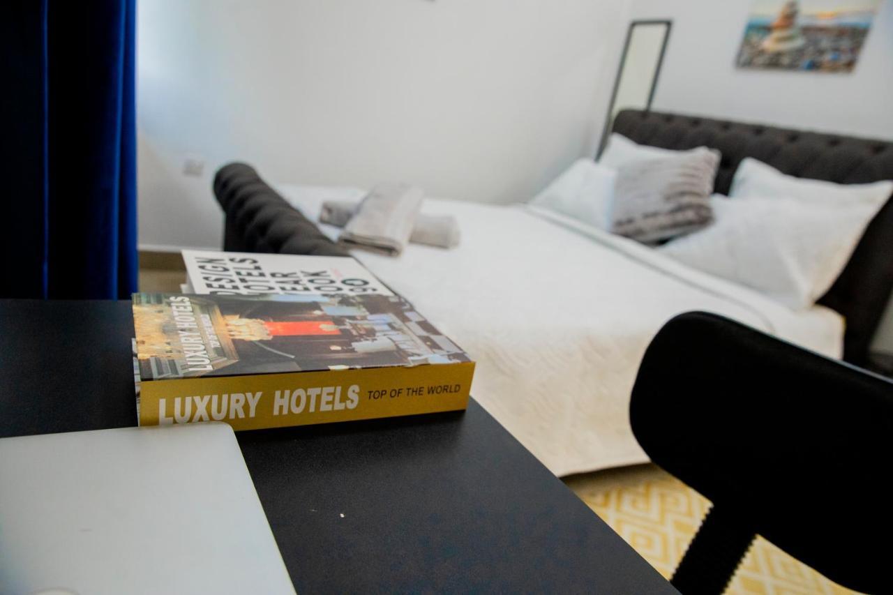 Sanctuary Aparthotel-Ac-Garden- Solar-Wi-Fi -Firepit-Park-Carport 卢萨卡 外观 照片