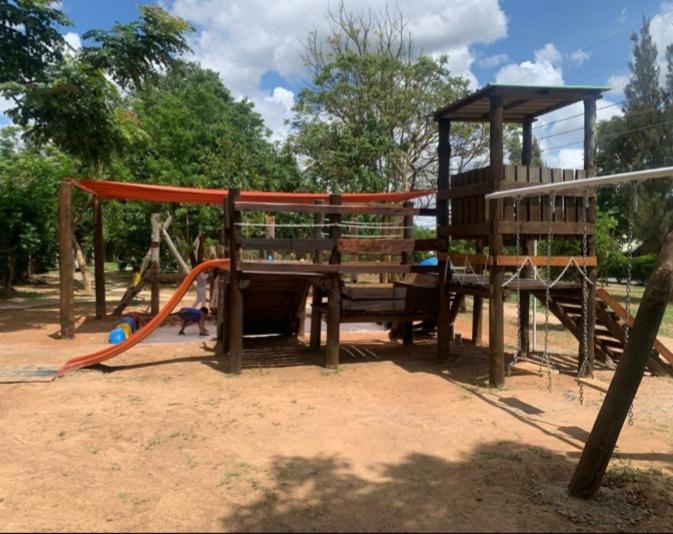 Sanctuary Aparthotel-Ac-Garden- Solar-Wi-Fi -Firepit-Park-Carport 卢萨卡 外观 照片